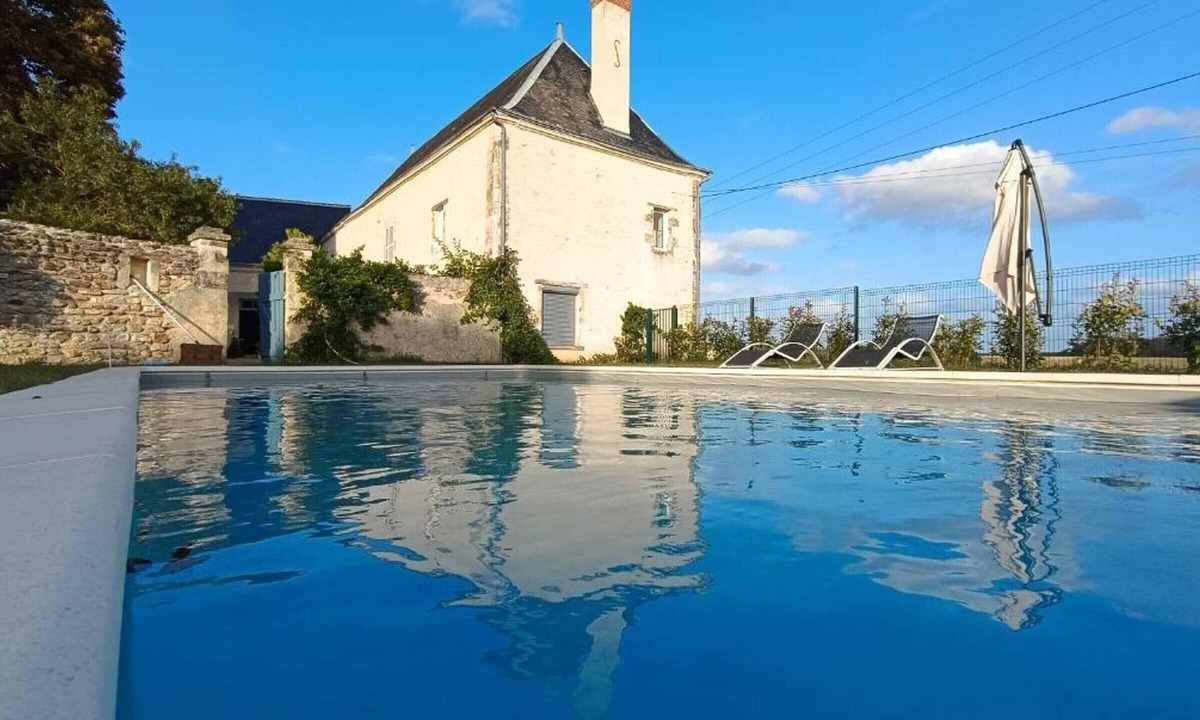 Sainte-Maure-de-Touraine Cottage | Authentic cottage in Touraine, heated pool, pets allowed