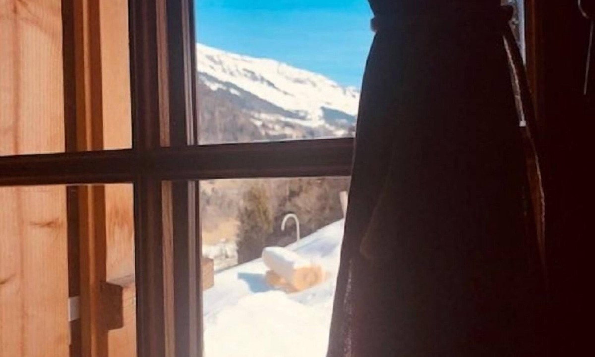 Vers L'Eglise Ski Chalet | Authentic 18th Century Swiss Alpine Chalet