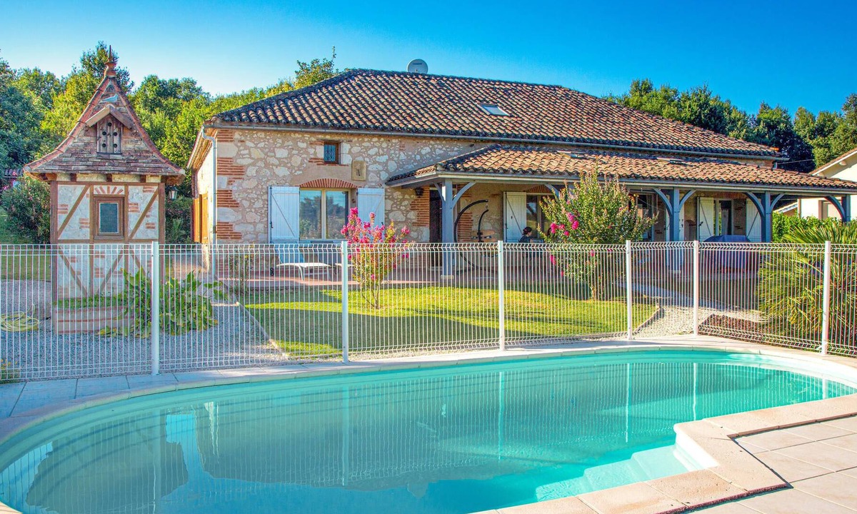 Castelsagrat House | Authentic and spacious vacation home in Castelsagrat.