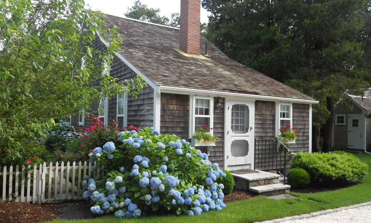 West Brewster House | Authentic Cape Cod Saltbox - Antique home with modern conveniences