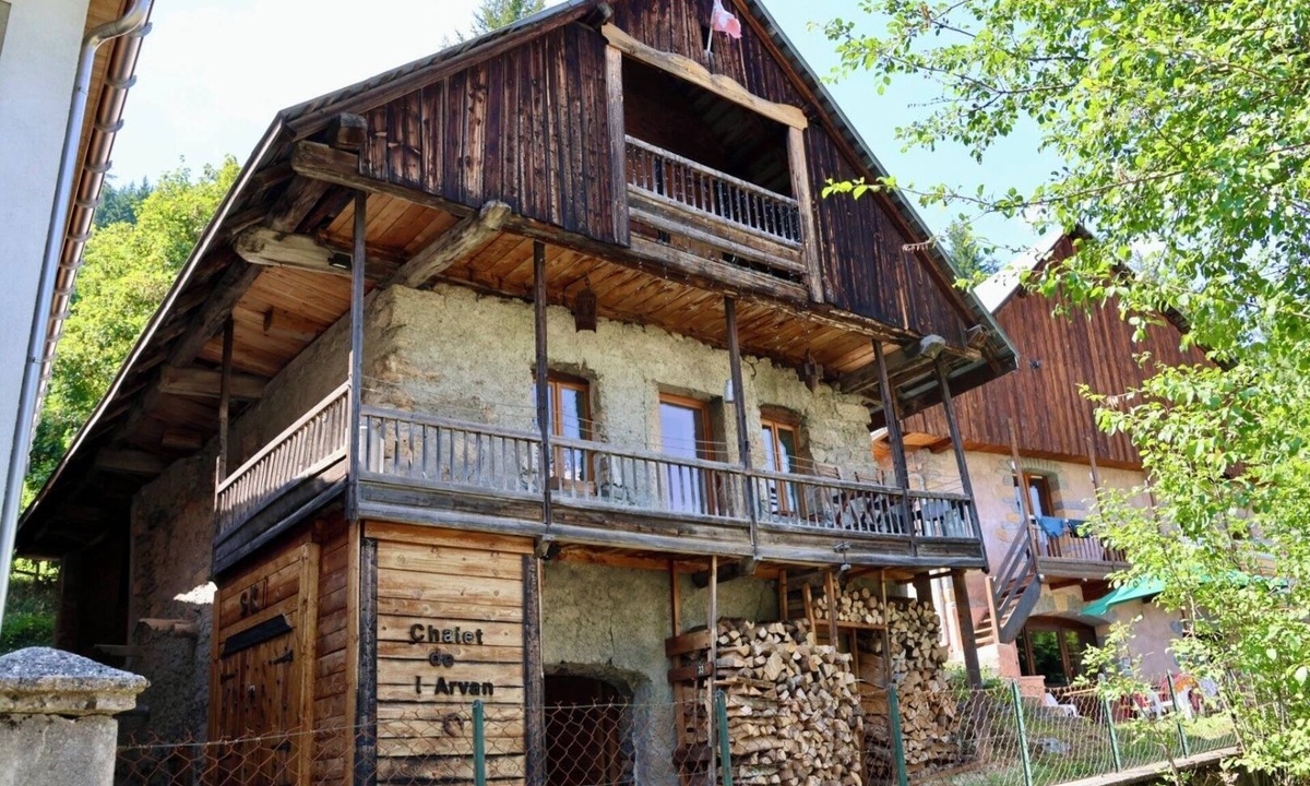 Saint-Jean-d'Arves Ski Chalet | Authentic chalet