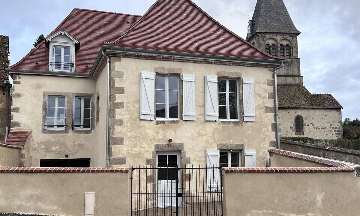 Theneuille Cottage | Authentic Charm in Theneuille, All Inclusive