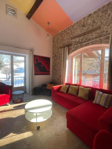 Larajasse House | Authentic & charming dans les Monts du Lyonnais, animaux acceptés