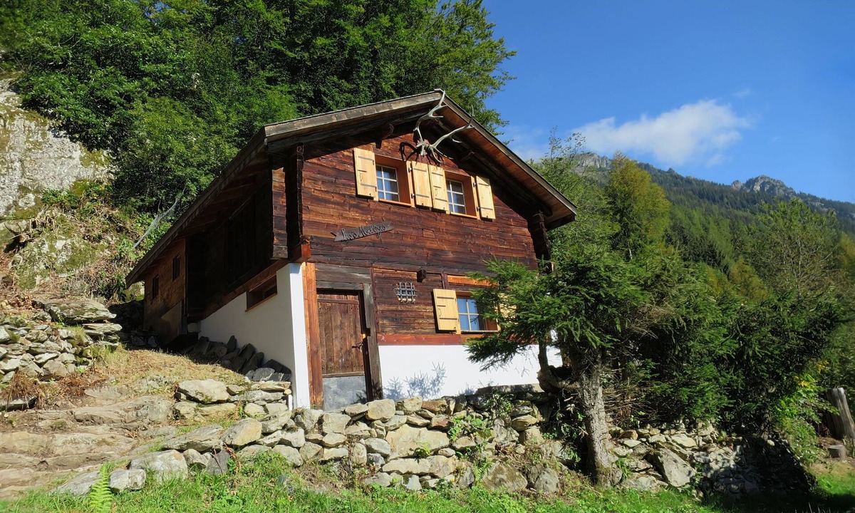 Salvan Ski Chalet | Authentic cottage in the countryside with contemporary comfort