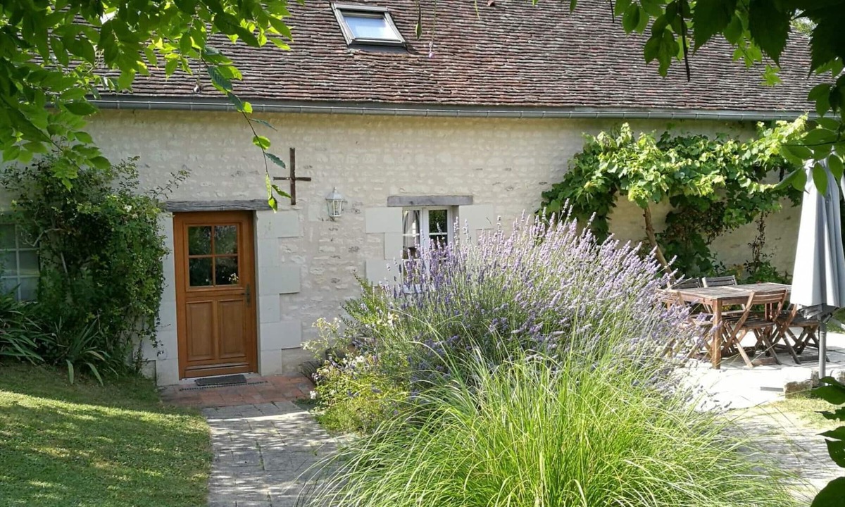 Brizay Cottage | Authentic cottage in Brizay with private garden and pool