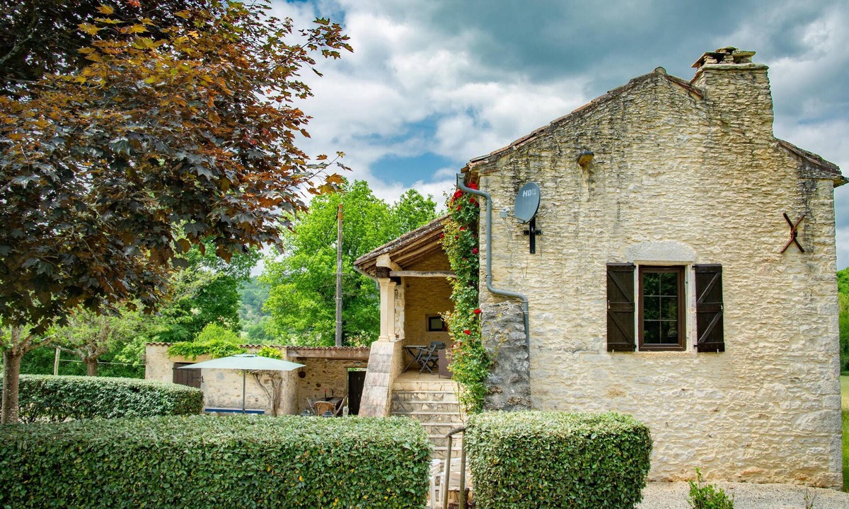 Puy-l'Eveque House | Authentic country house with new private pool