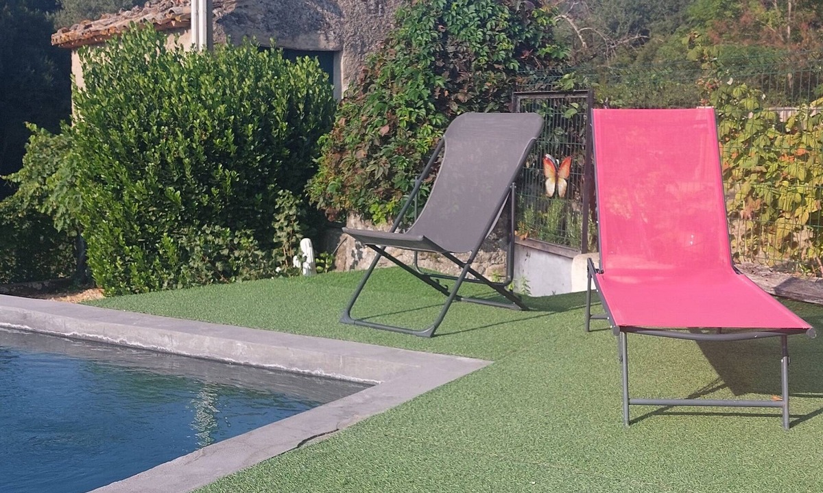 Revest-des-Brousses House | Authentic family home in Provence with pool and view