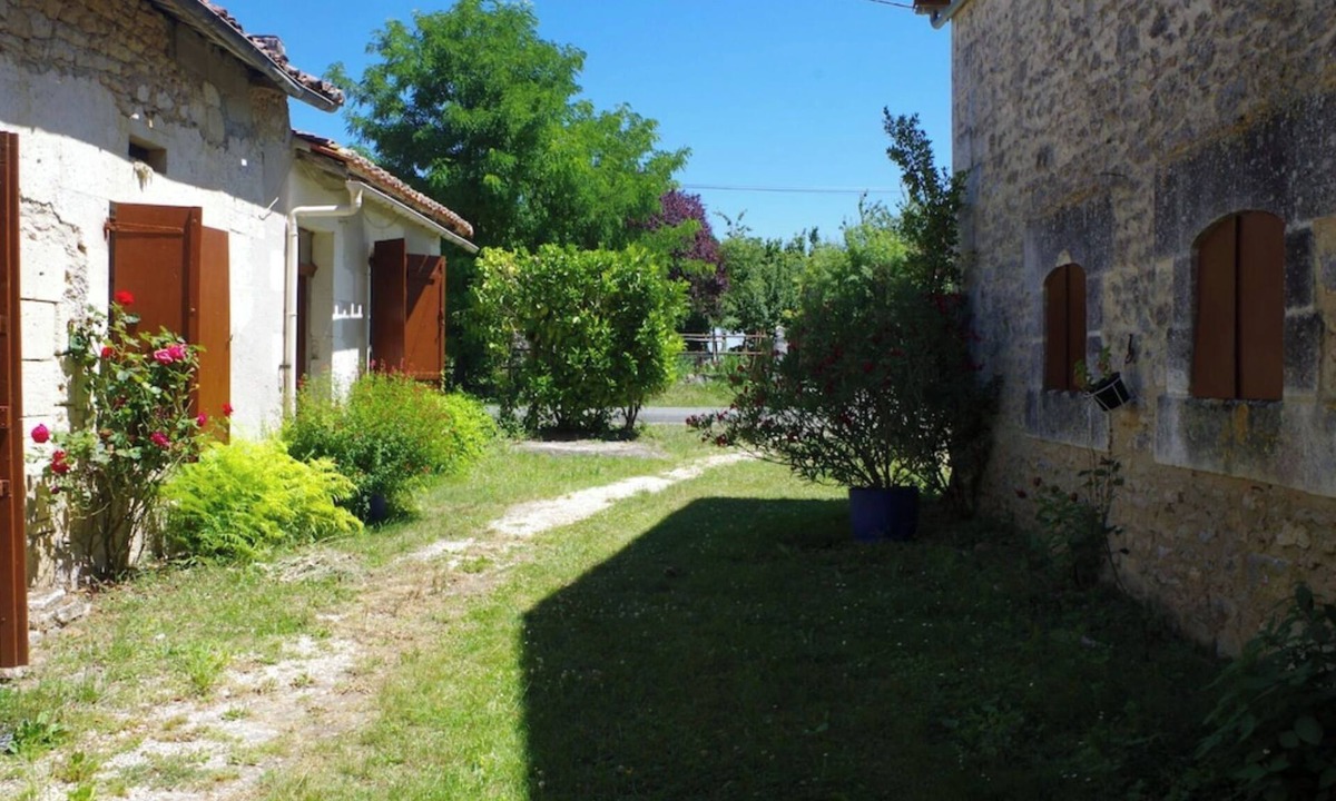 Champagne-et-Fontaine House | Authentic charm, ideal for cousins, but adaptable, in a quiet hamlet