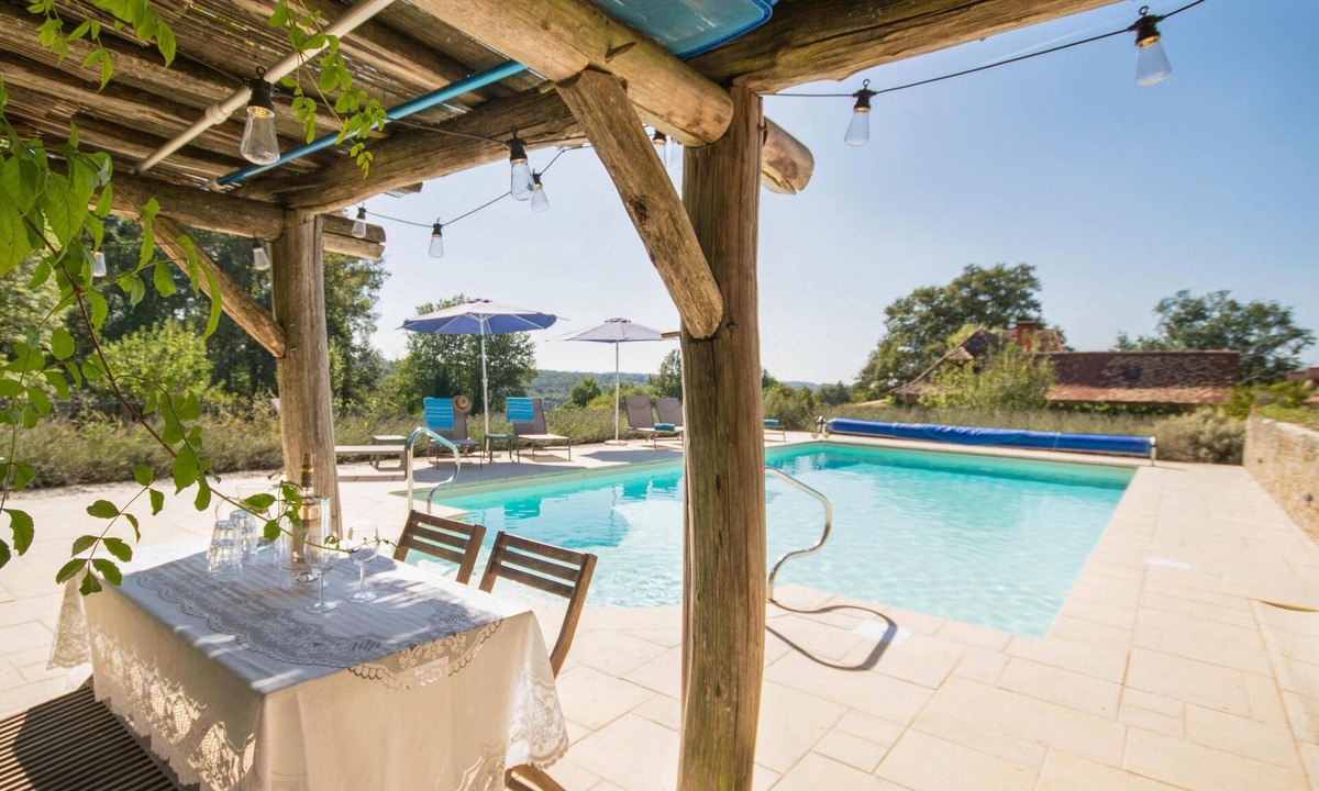 Issac House | Authentic gîte on estate with swimming pool