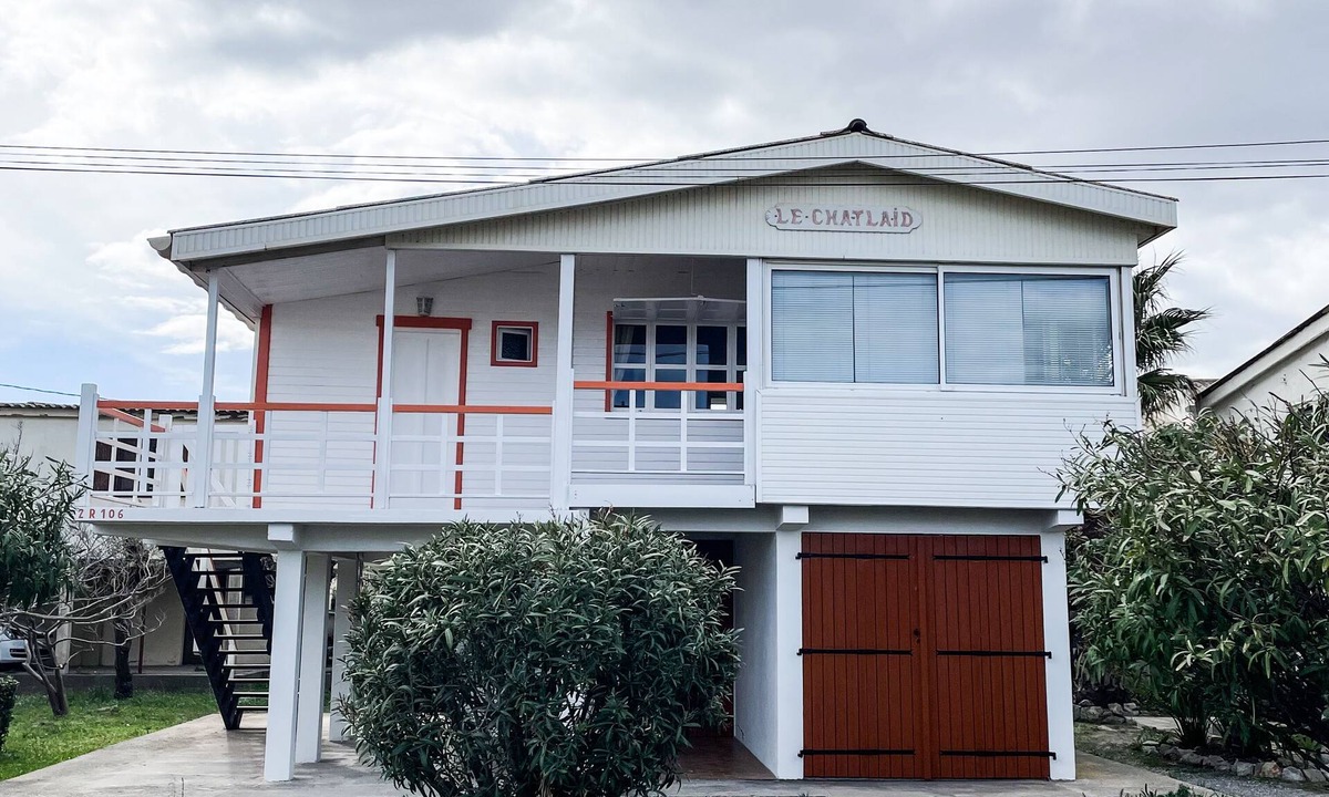 Gruissan Plage Ski Chalet | Authentic Gruissan chalet, 6 people, electric car socket
