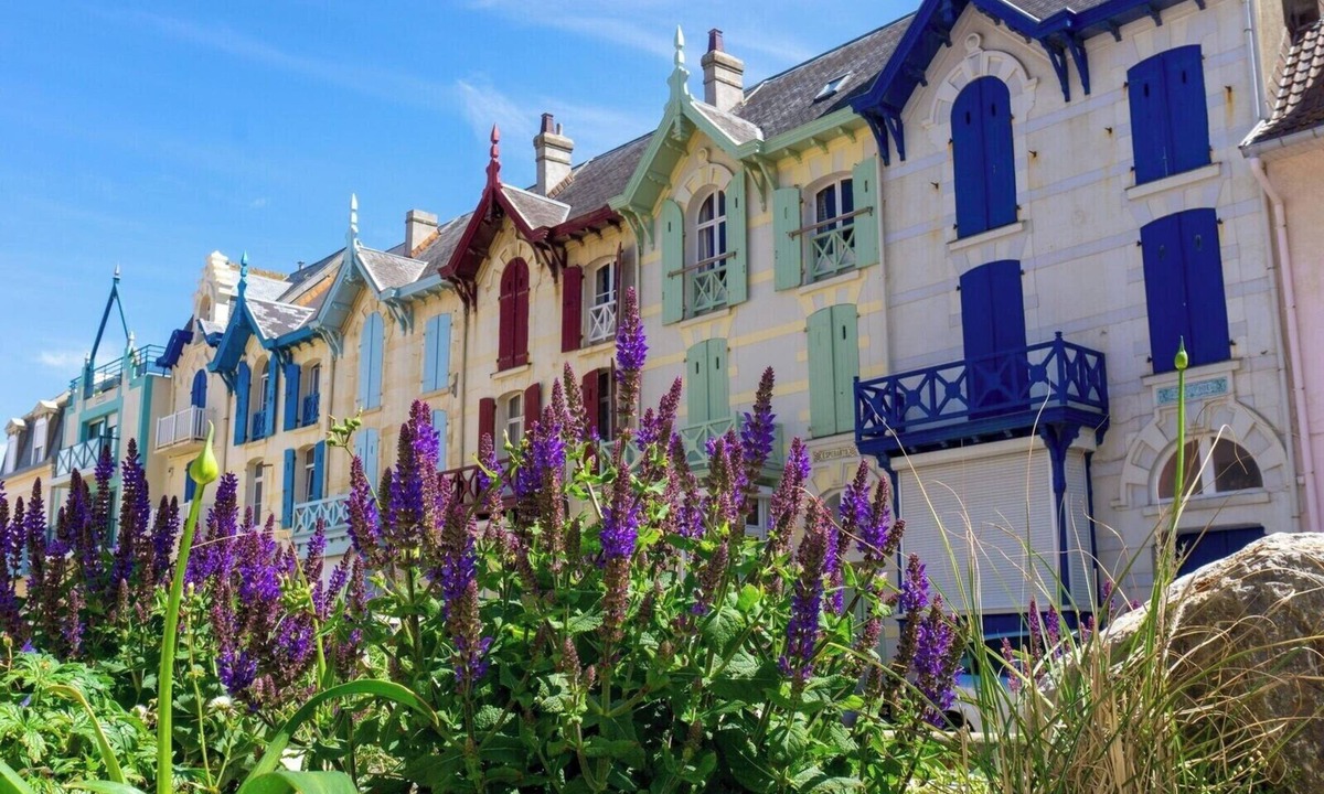 Wimereux House | Authentic, listed, family-run Wimereusian villa just a stone's throw from the beach.