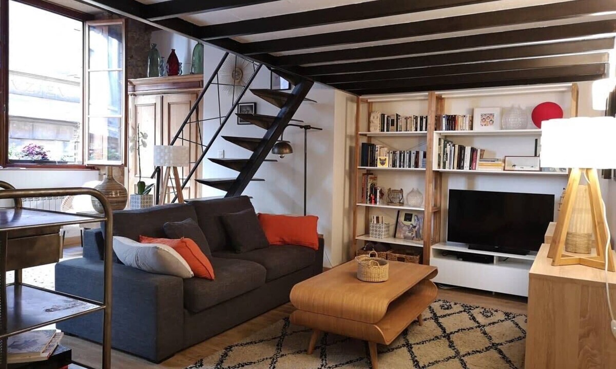 Griffon - Royale Apartment | Authentic Loft with Mezzanine & Exposed Stones – Heart of Lyon