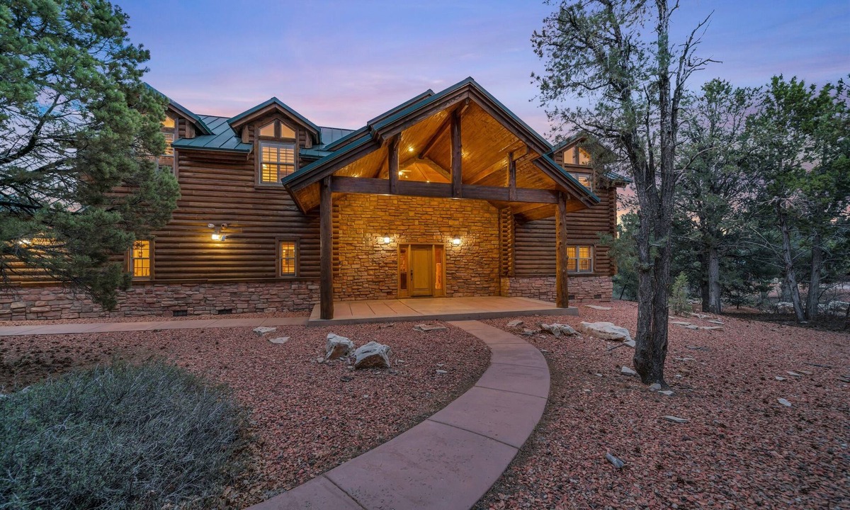 Zion National Park East Entrance Cabin | Authentic log cabin minutes from Zion NP