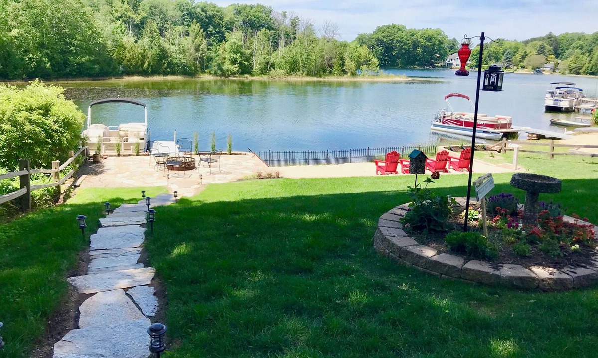 Traverse City Cabin | Authentic Log Cabin on Beautiful Silver Lake in Traverse City MI. Pet Friendly!