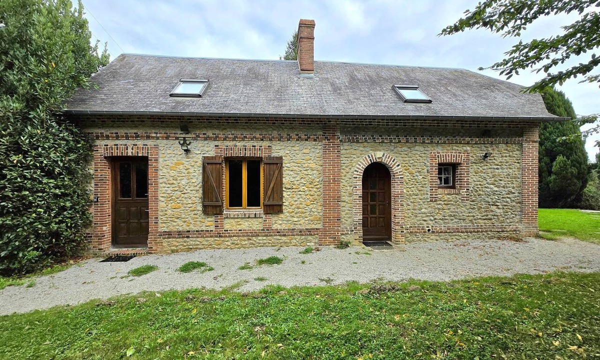 Maheru House | Authentic Normandy & large plot
