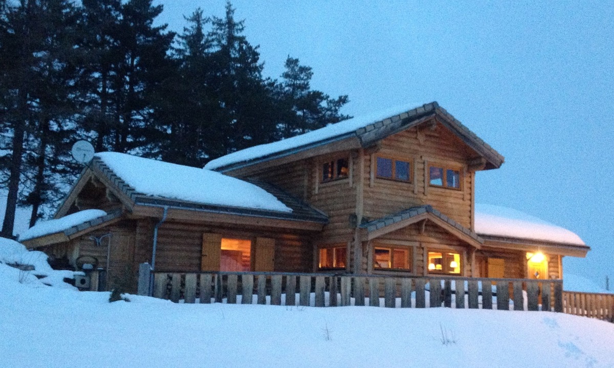 La Joue du Loup Ski Chalet | authentic Scandinavian log cabin