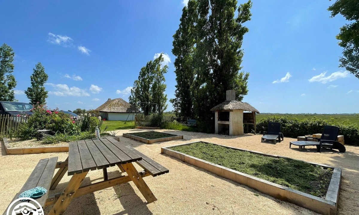 Beauvoir-sur-Mer Cottage | Authentic Stay in Traditional Cottages in Beauvoir-sur-Mer