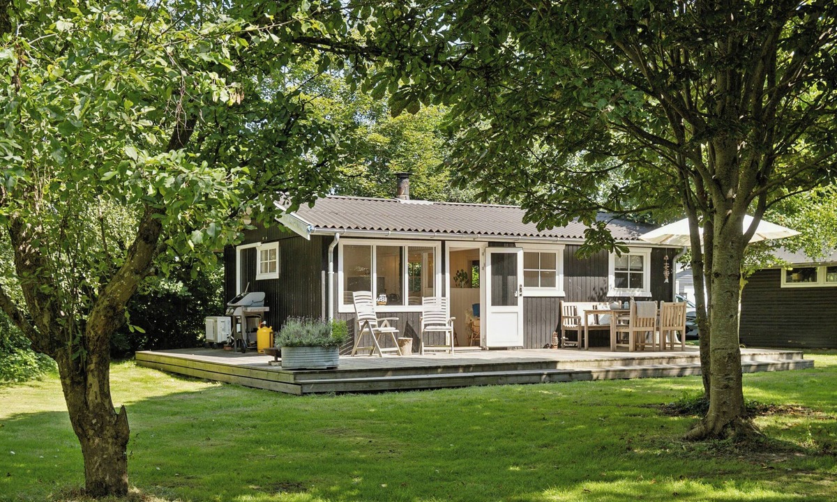 Odsherred Kommune House | Authentic wooden house with wild garden