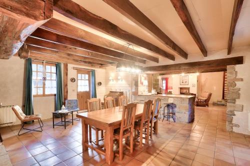 Sainte-Marie House | Authenticity & Relaxation Longère with Wooded Park