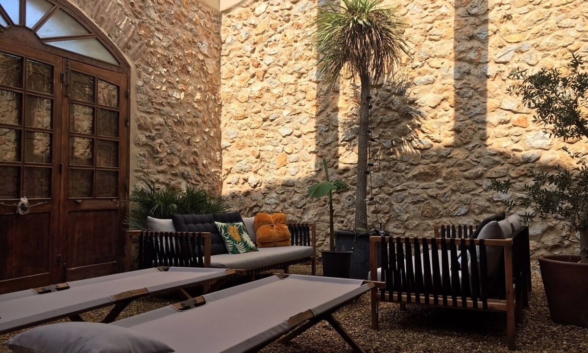 Fitou House | Authenticity & serenity in extraordinary volumes!