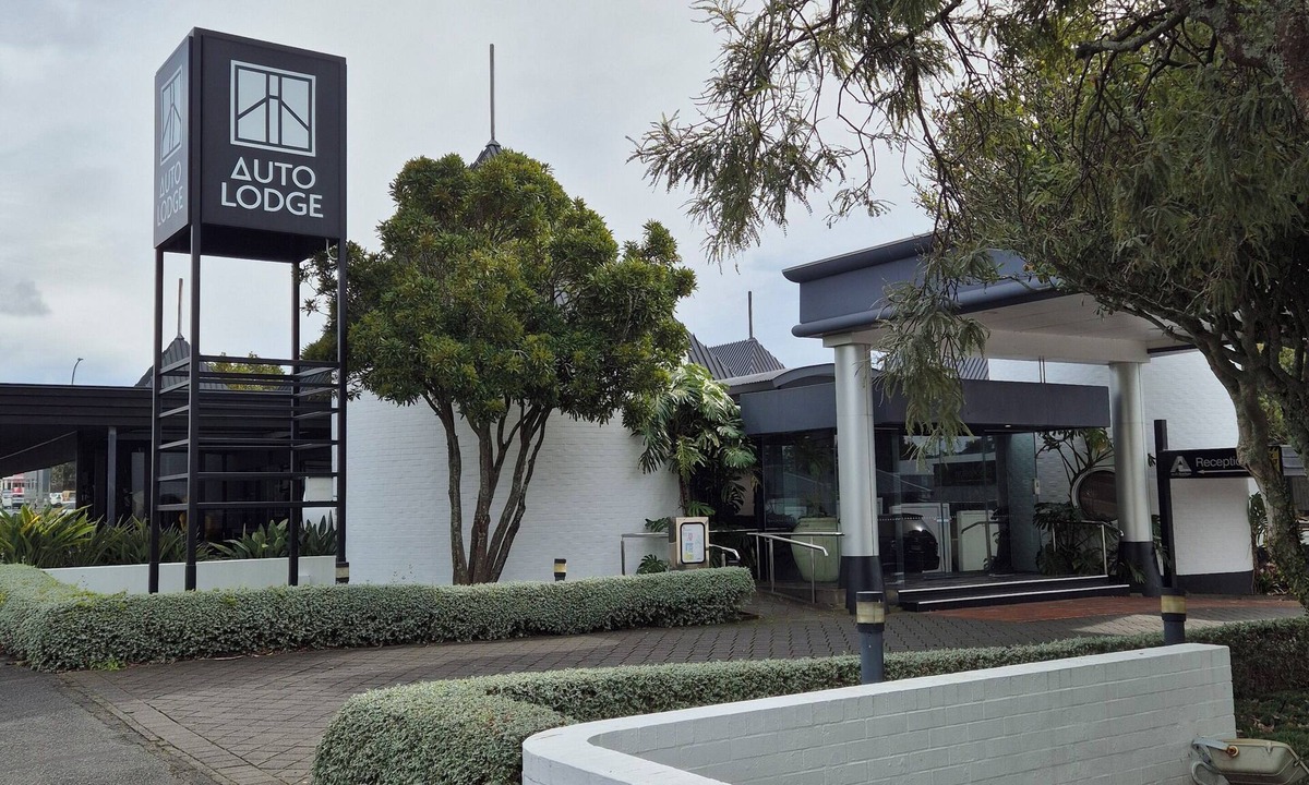 New Plymouth Hotel | Auto Lodge Motor Inn