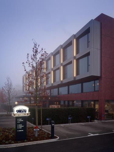 Andelfingen District Hotel | Autohalle Hotel