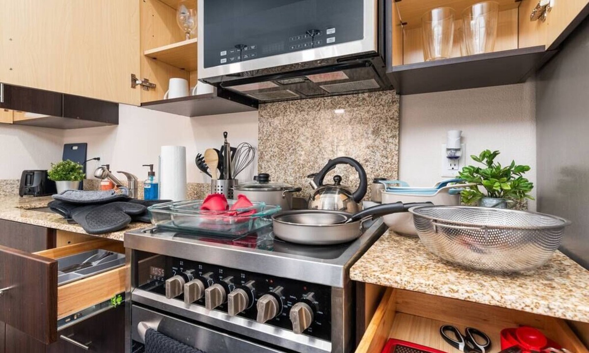 Prairie Village Apartment | Autumn Seas 1 BR Free parking Wi-Fi and Gym access