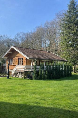 Auvers-sur-Oise Ski Chalet | Auvers Wood lodge