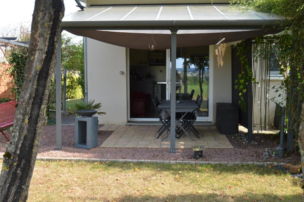 Saint-Georges-sur-Moulon House | Aux 3 pommes