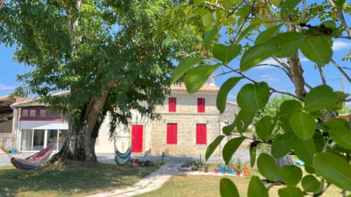 Les Artigues-de-Lussac Bed & Breakfast | Aux abris des vents d'anges