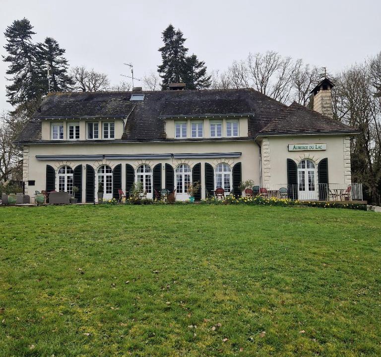 Mailhac-sur-Benaize Hotel | Aux Berges du Lac de Mondon