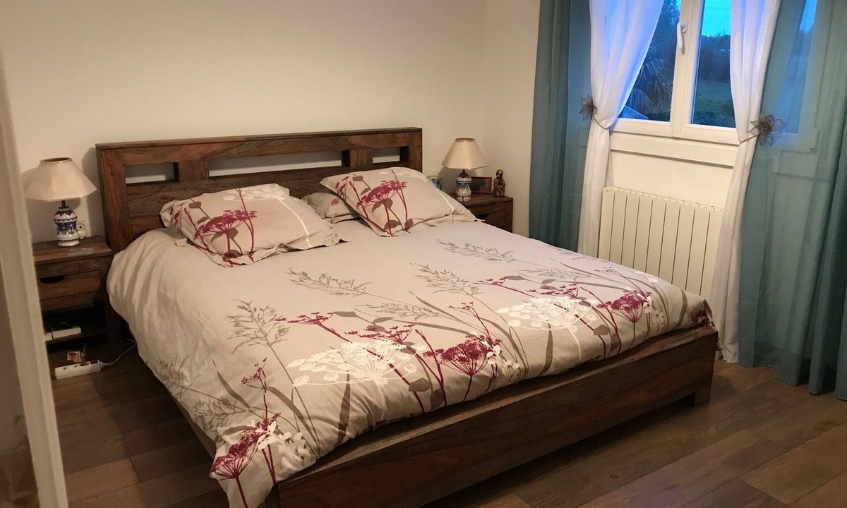 Pont-Saint-Martin House | Aux Coquelicots Sauvages, Chambres d'Hotes