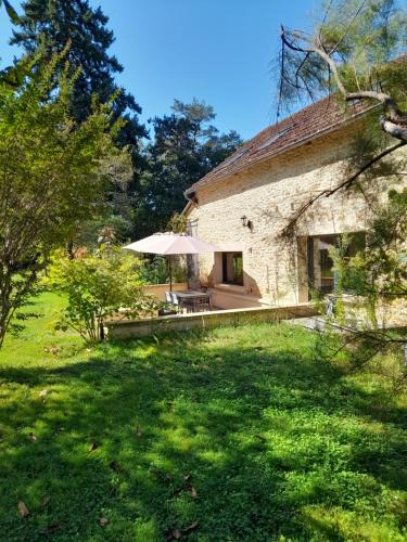 Saint-Leon-sur-Vezere House | Aux Iris