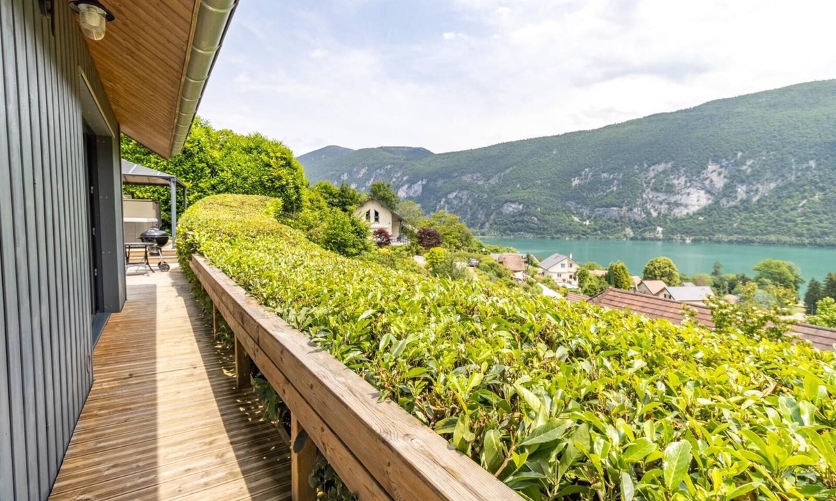 Novalaise House | AUX LOGIS DU LAC - NOVALAISE