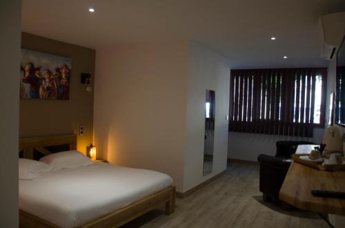 Poligny Hotel | Aux Platanes