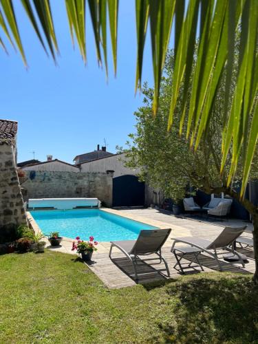 Saint-Just-Luzac House | Aux portes des iles