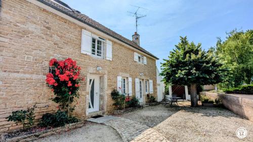 Villy-le-Moutier House | Aux Roses Rouges