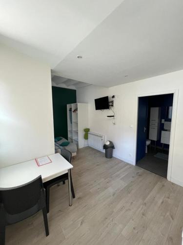 Saint-Amand-les-Eaux Apartment | Aux Thermes, studio calme et paisible