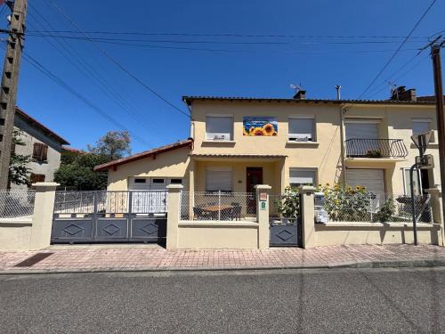 Lavelanet Bed & Breakfast | Aux Tournesols