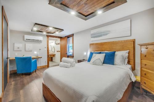 Laval Hotel | auxportesdesMilleIles