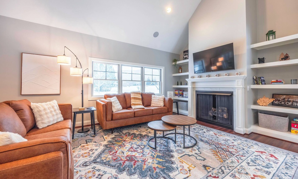 Timberline Villa | AV40, Beautiful New Home! Fireplace, Hot tub!