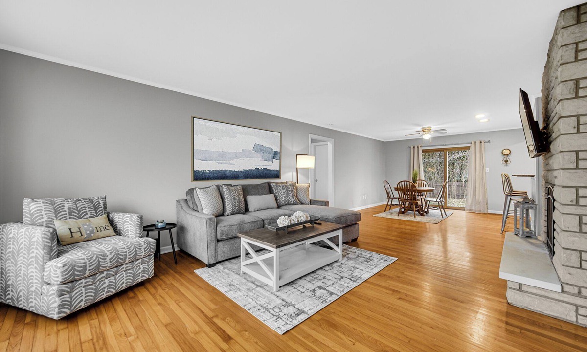 Merrillville House | AVAIL 7/2 - Merrillville condo hospitals & shops