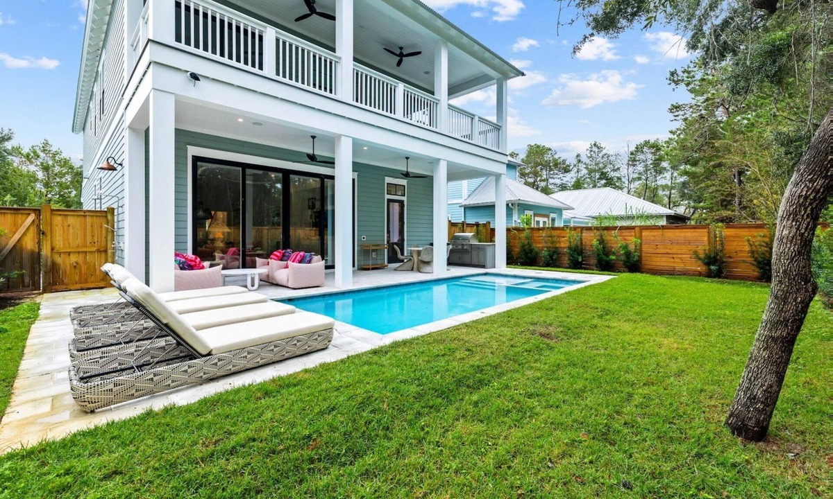 White's Gulfview House | Available for Spring Break! Private Salt Water Pool! Sitting Spa! 5 Adult Bikes!