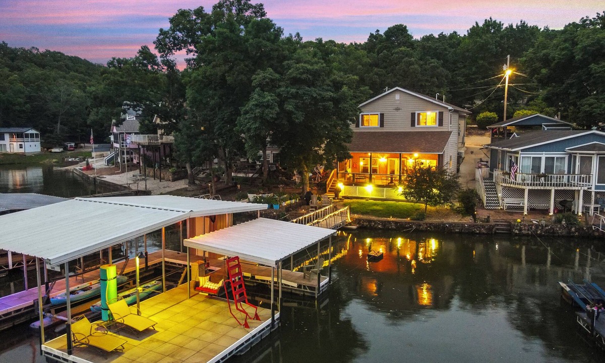 Lake of the Ozarks House | Available July 4th and Memorial Day! 6 Beds/Private Dock/Screened Porch/Kayaks