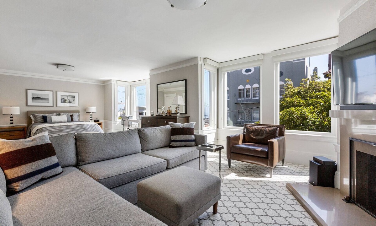 Russian Hill Apartment | AVAILABLE THIS SUMMER: 45+ FIVE STAR REVIEWS!