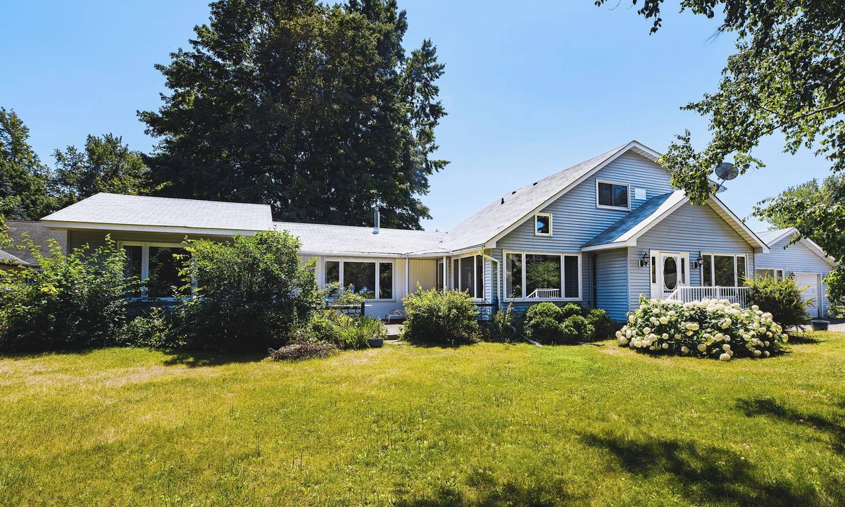 Lambton Shores Cottage | Avalon Cottage ! Spacious family cottage in Lambton Shores!