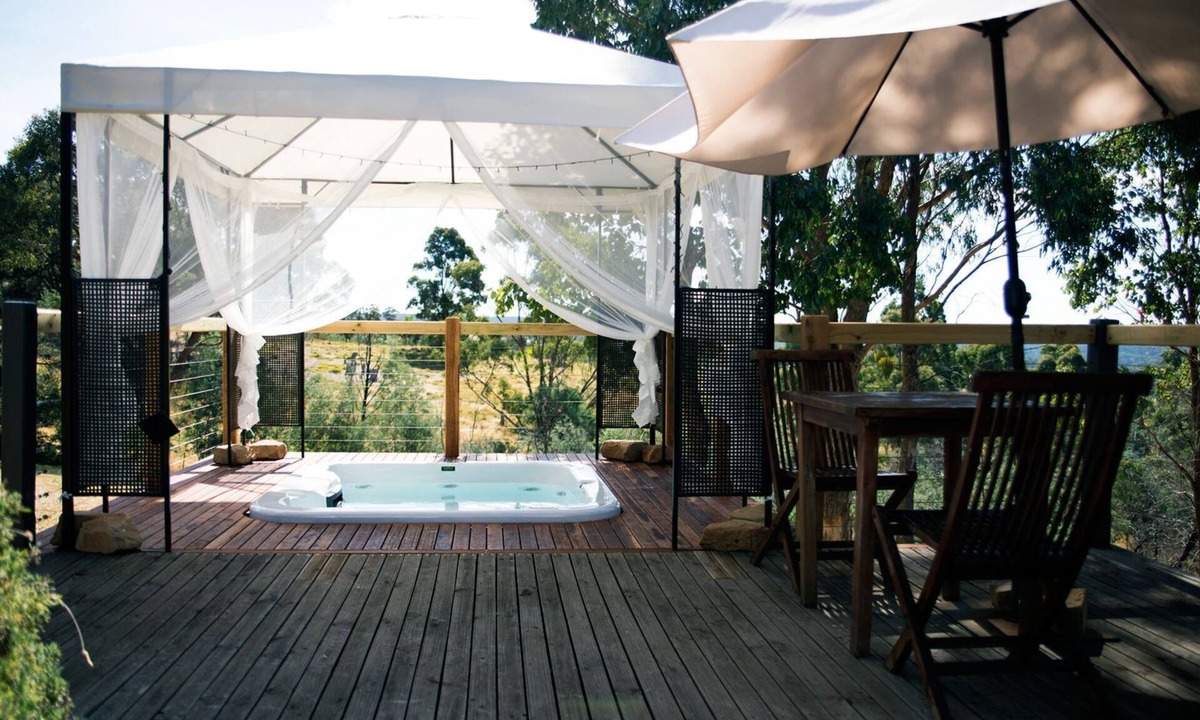 Elevated Plains Cottage | Avalon private spa villa - idyllic couples getaway