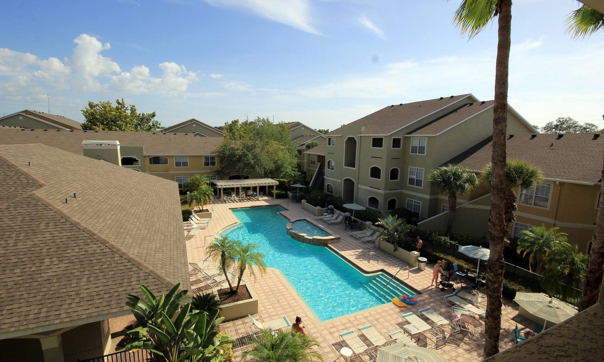 Clearwater Apartment | Avalon Relax, pool View In Avalon at Clearwater, recently renovated!FREE PARKING
