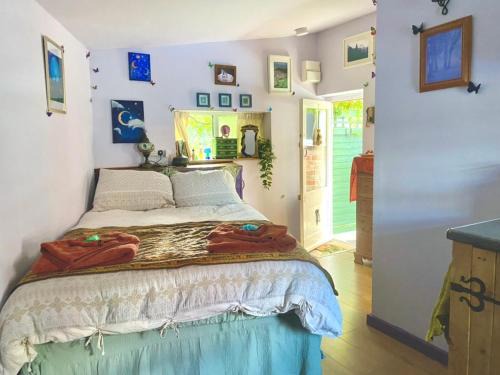 Glastonbury Bed & Breakfast | Avalon Retreat Cabin