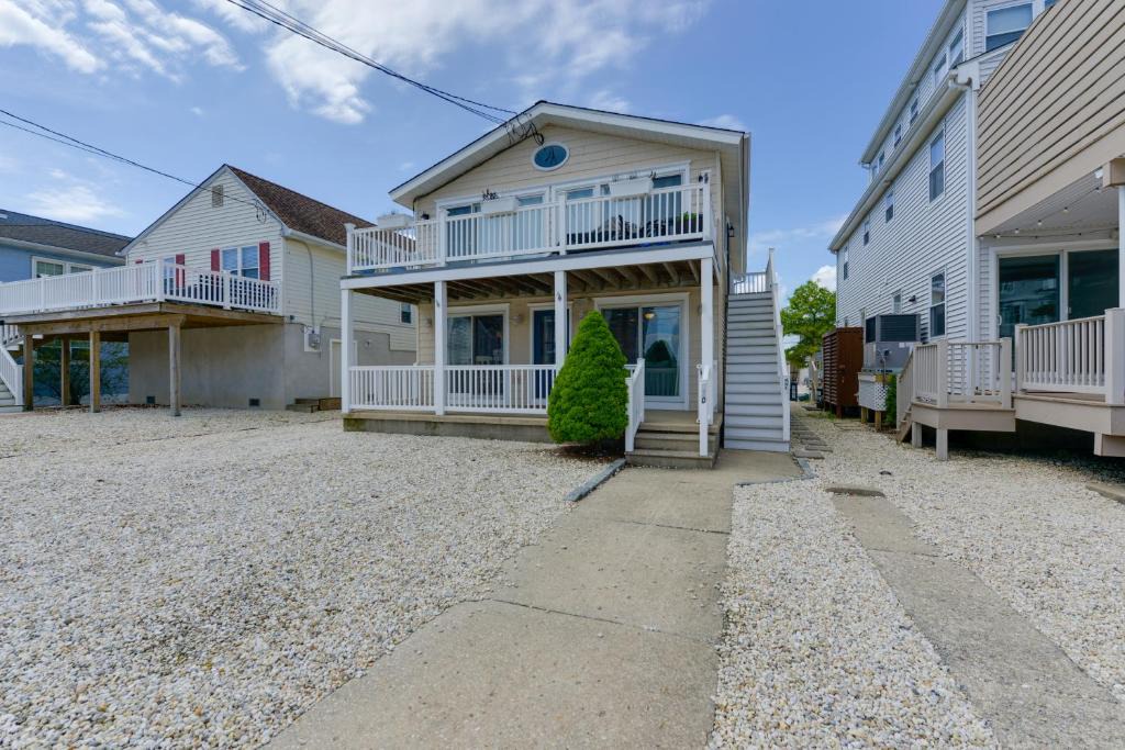 Avalon Apartment | Avalon Vacation Rental with Porch and Grill!